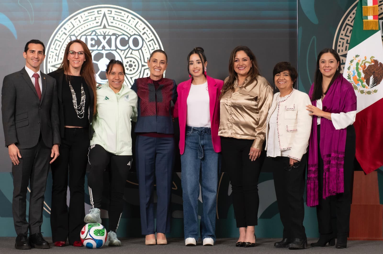 Presidenta Claudia Sheinbaum presenta concurso para obsequiar el boleto 00001 de la Copa Mundial FIFA 2026